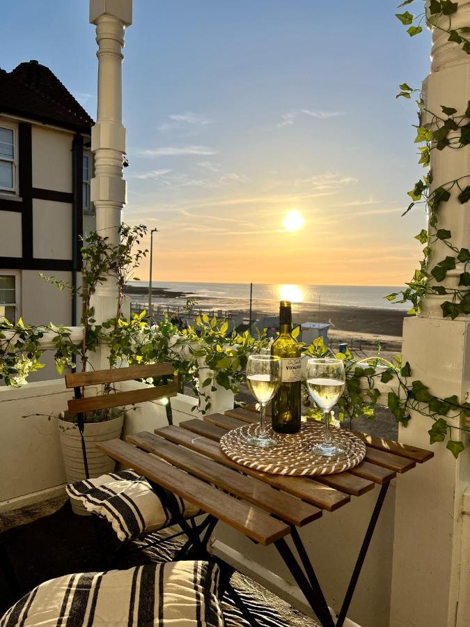 Ferienwohnung A View Of The Bay- Panoramic Sea Views- Sleeps 4 Westgate-on-Sea Exterior foto