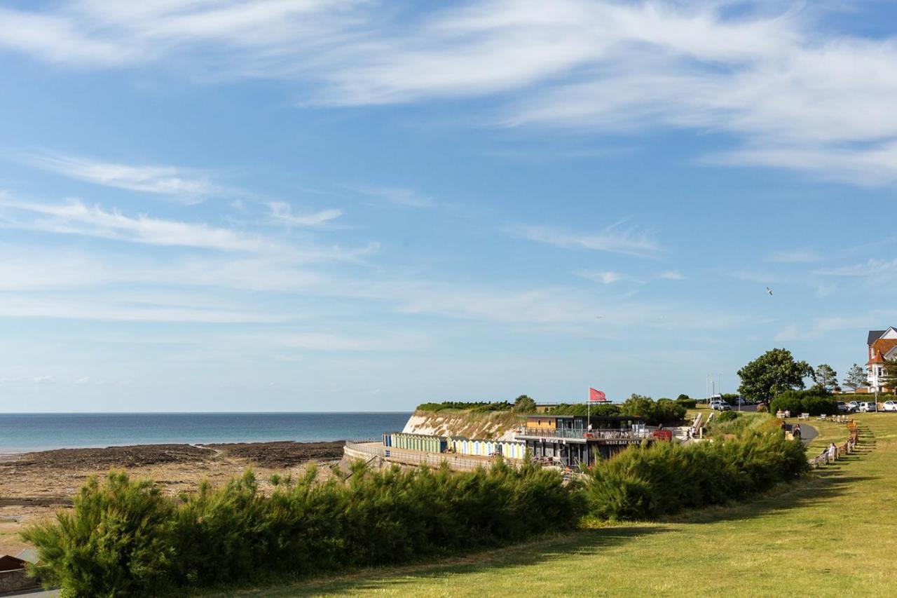 Ferienwohnung A View Of The Bay- Panoramic Sea Views- Sleeps 4 Westgate-on-Sea Exterior foto