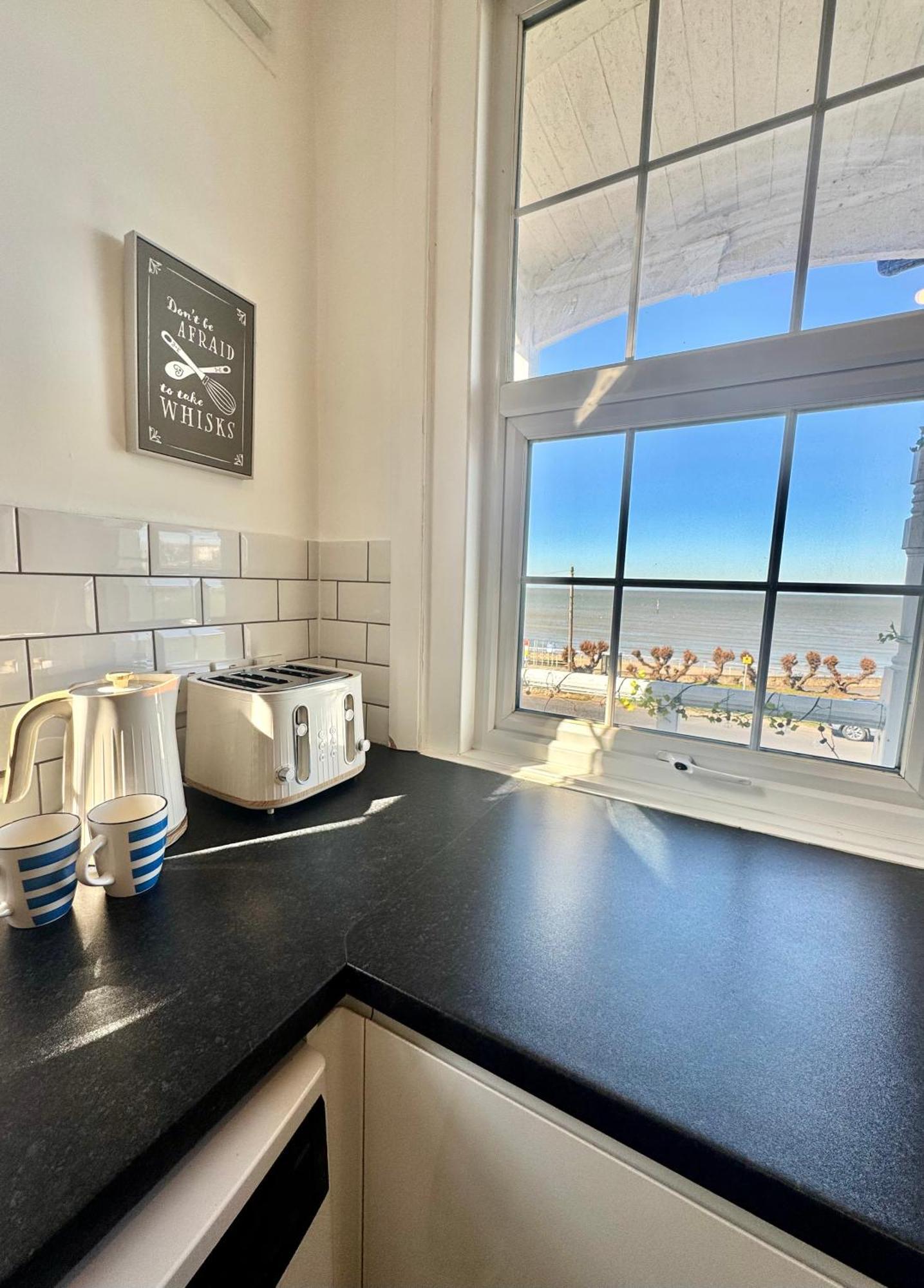 Ferienwohnung A View Of The Bay- Panoramic Sea Views- Sleeps 4 Westgate-on-Sea Exterior foto