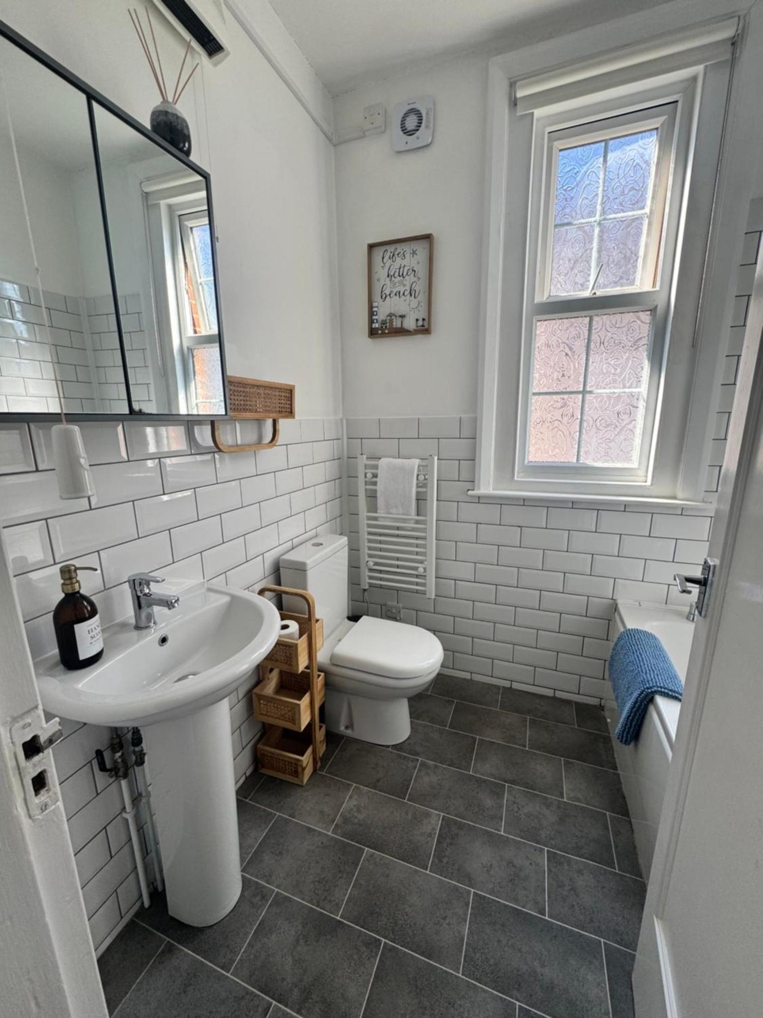 Ferienwohnung A View Of The Bay- Panoramic Sea Views- Sleeps 4 Westgate-on-Sea Exterior foto